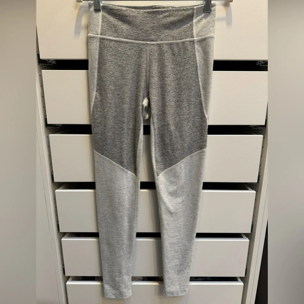 OUTDOOR VOICES Space Dye Two Toned Gray 3/4 Length Legging Size Medium - Picture 2 of 9